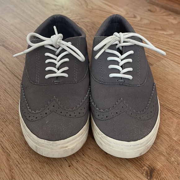 Boys Grey Wingtip Shows Size 3 - Picture 3 of 3